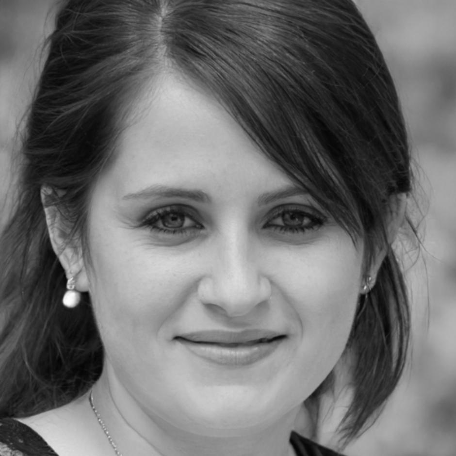 Retrato profesional de Rebeca Monfort, consultora en planificación financiera